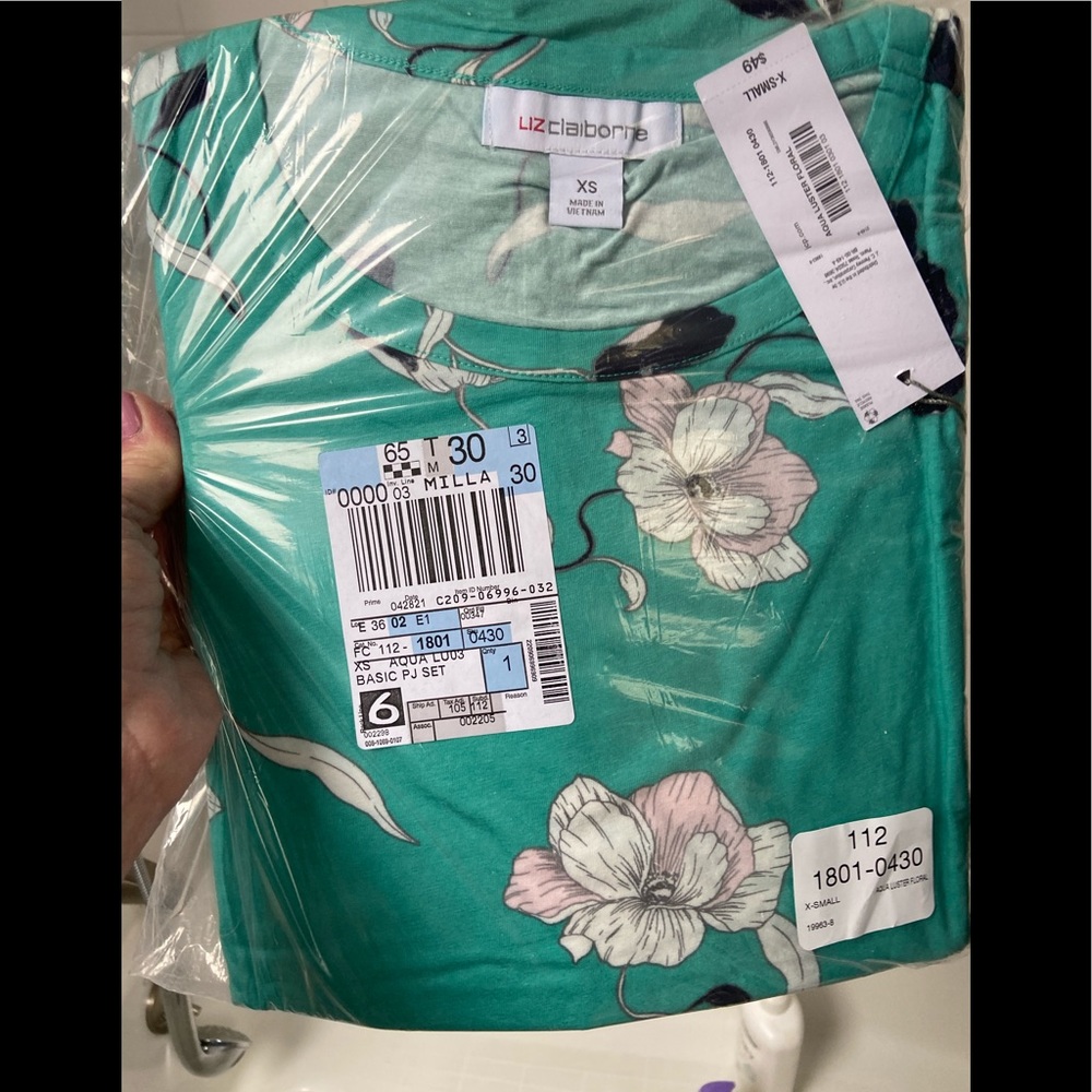 NEW with tag Liz Claiborne Floral Pajamas 🌸